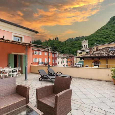 Gemma Oda ve Kahvaltı Garda (Verona)